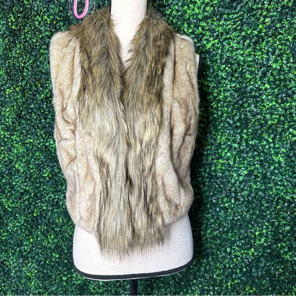 Bebe Luxe Faux Fur Vest in Cream and Tan Sz S